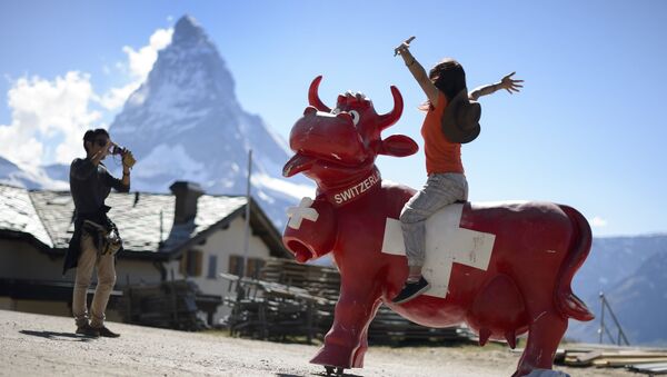 絶景を背景に日本人観光客がはい、チーズ！　スイスのマッターホルンで。 - Sputnik 日本