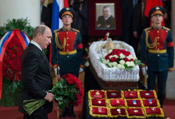 著名な政治家プリマコフ氏の葬儀、プーチン大統領が参列。 - Sputnik 日本