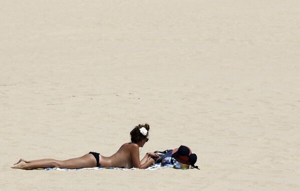 ボルドー海岸で日焼けの女性。 - Sputnik 日本