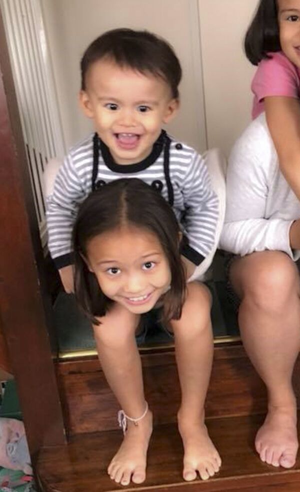 女児の「切断された」頭部を抱える赤ちゃん - Sputnik 日本