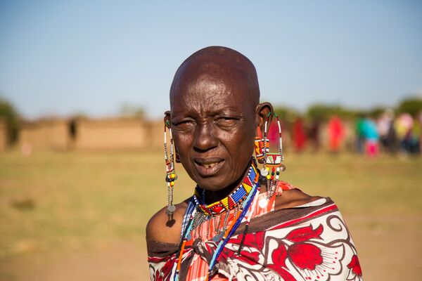 マサイ族の女性は、より魅力的になるため、頭を剃り、あらゆる方法を使って耳たぶを引っ張ってできるだけ長く伸ばす - Sputnik 日本