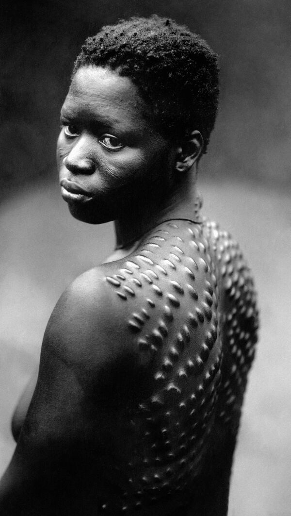 アフリカの民族の一部では、肌の傷跡が若い女性の装飾とされている - Sputnik 日本