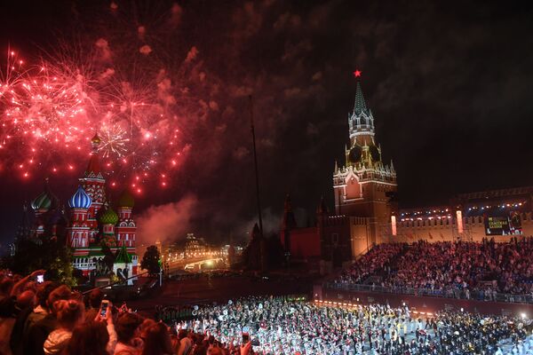モスクワの軍楽フェスティバル「スパスカヤ・バーシニャ」閉会の花火 - Sputnik 日本