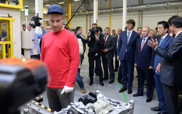 プーチン、安倍両首脳の見守る中　マツダ車のエンジン工場が始動　ウラジオストク - Sputnik 日本