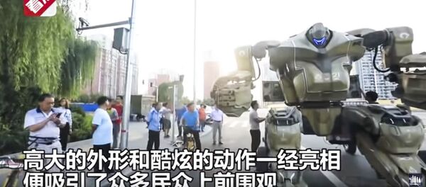 Самодельный робот на одной из улиц Пекина Самодельный робот на одной из улиц Пекина - Sputnik 日本