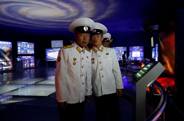 自然史博物館を訪れた海兵 - Sputnik 日本