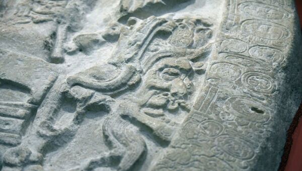 Каменный алтарь майя, обнаруженный в ходе раскопок на севере Гватемалы - Sputnik 日本