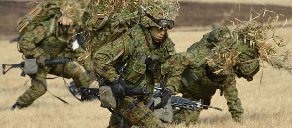 Военнослужащие Сил самообороны Японии во время военных учений - Sputnik 日本