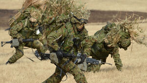 Военнослужащие Сил самообороны Японии во время военных учений - Sputnik 日本