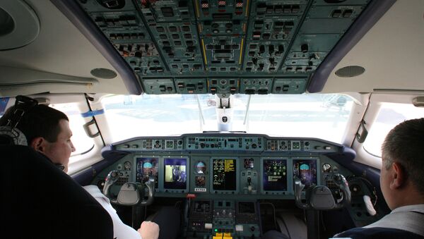 Пилоты готовятся к полету в кабине самолета - Sputnik 日本