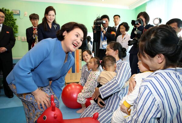 韓国のファーストレディー、金 正淑氏が小児病院を視察 - Sputnik 日本
