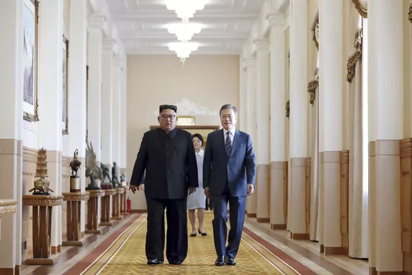 金正恩委員長と文在寅大統領 合意署名を控えて 金正恩委員長と文在寅大統領 合意署名を控えて - Sputnik 日本