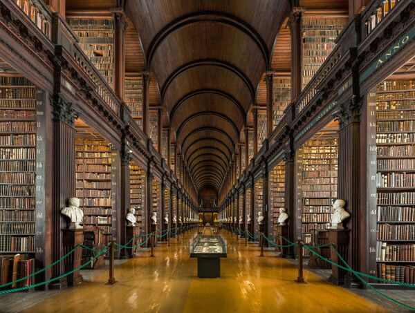 世界最古、巨大な文化の宝庫と称されるダブリン大学トリニティ・カレッジの図書館　アイルランド - Sputnik 日本