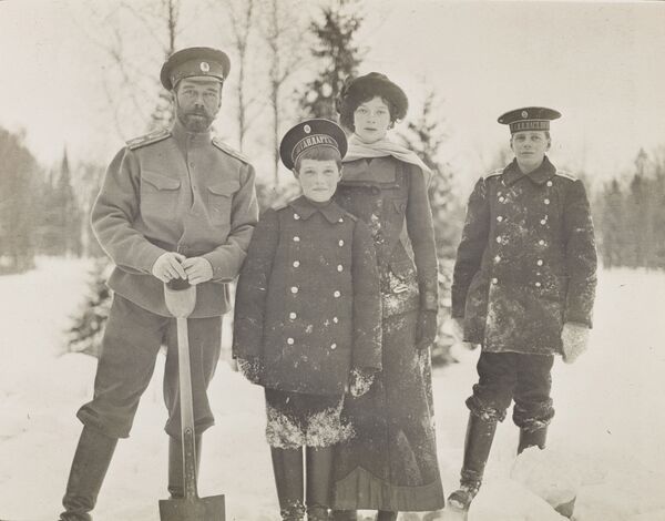 ロシアの皇帝ニコライ２世とその子供たち、１９１５年 - Sputnik 日本