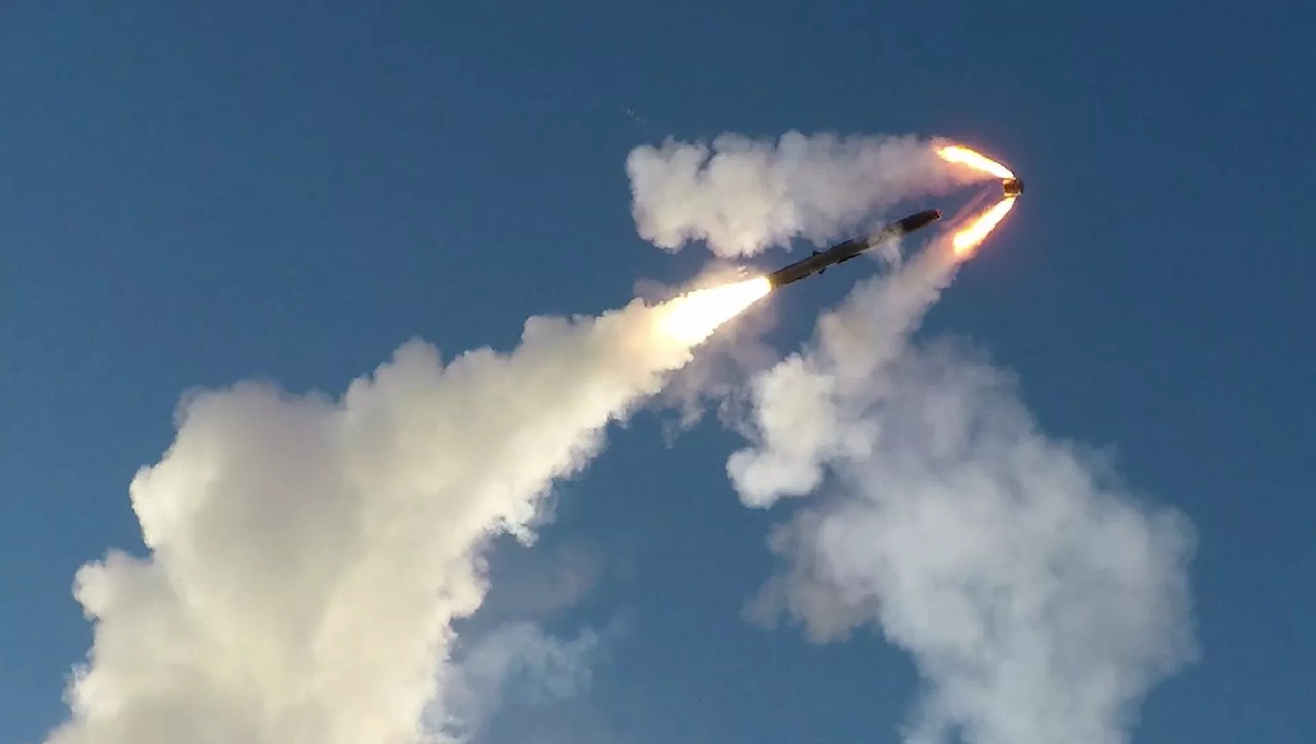 ロシア軍のミサイル　北極圏の訓練