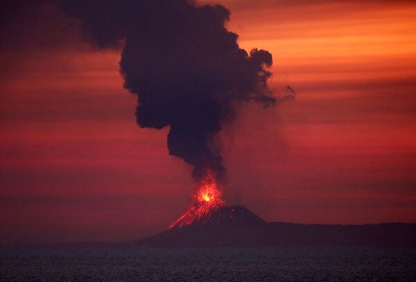 火山島アナック・クラカタウ　インド洋 - Sputnik 日本