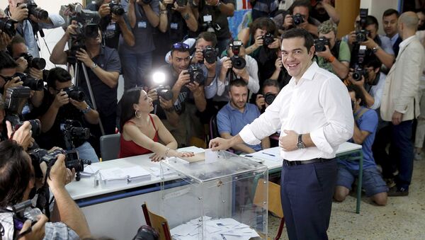 ギリシャ首相、国民投票で投票 - Sputnik 日本