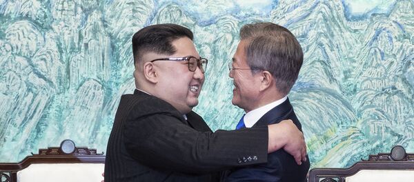 Líder de Corea del Norte, Kim Jong-un, y presidente de Corea del Sur, Moon Jae-in - Sputnik 日本