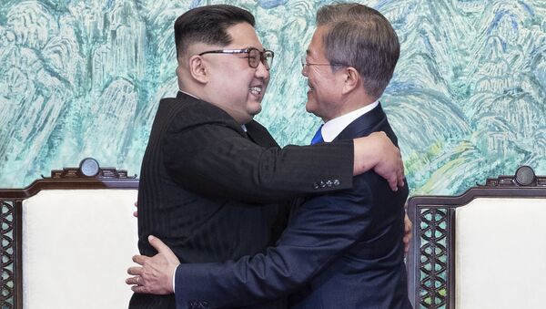Líder de Corea del Norte, Kim Jong-un, y presidente de Corea del Sur, Moon Jae-in - Sputnik 日本