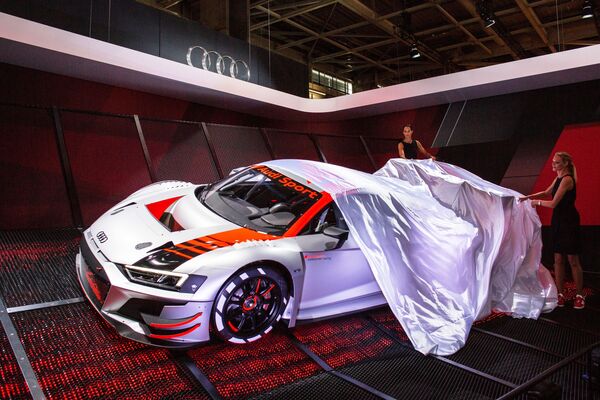 アウディスポーツの新型車のプレゼ　パリの国際カーサロンが開幕 - Sputnik 日本