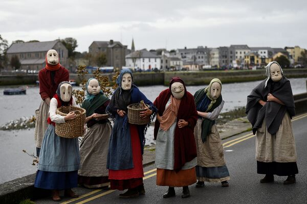 ブル・シアター劇団の俳優らが街頭で寸劇、アイルランドの海岸都市、ゴールウェイ - Sputnik 日本