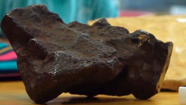Древний метеорит, которым семья подпирала дверь - Sputnik 日本