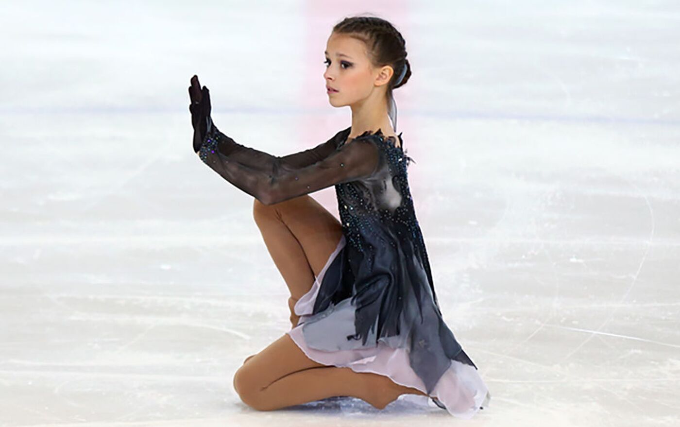 シェルバコワ(フィギュアスケート選手)直筆サイン入り写真 5428111_0:32:1001: