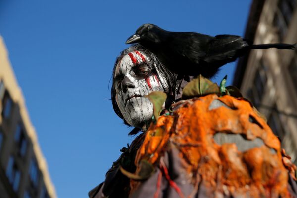 サウィンのコスチュームを着ている人 サウィンのコスチュームを着ている人 - Sputnik 日本