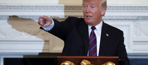 President Donald Trump speaks during a dinner for evangelical leaders in the State Dining Room of the White House, Monday, Aug. 27, 2018, in Washington President Donald Trump speaks during a dinner for evangelical leaders in the State Dining Room of the White House, Monday, Aug. 27, 2018, in Washington - Sputnik 日本