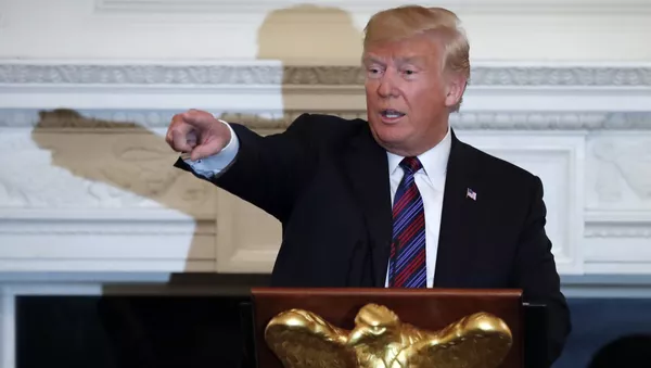 President Donald Trump speaks during a dinner for evangelical leaders in the State Dining Room of the White House, Monday, Aug. 27, 2018, in Washington - Sputnik 日本