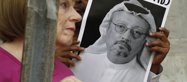 People hold signs during a protest at the Embassy of Saudi Arabia about the disappearance of Saudi journalist Jamal Khashoggi, Wednesday, Oct. 10, 2018, in Washington. - Sputnik 日本
