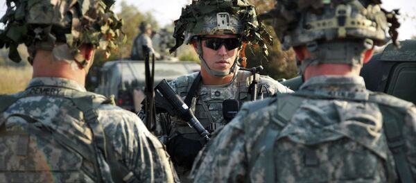 US soldiers conduct reconnaissance training at the 7th Army Joint Multinational Training Command's Grafenwoehr Training Area, Germany, Oct. 8, 2013 US soldiers conduct reconnaissance training at the 7th Army Joint Multinational Training Command's Grafenwoehr Training Area, Germany, Oct. 8, 2013 - Sputnik 日本