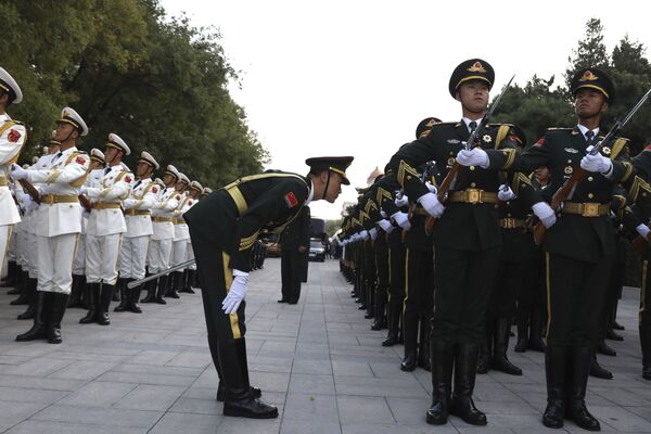 ノルウェー国王のハーラル５世を出迎える準備をする儀仗兵たち中国・北京 - Sputnik 日本