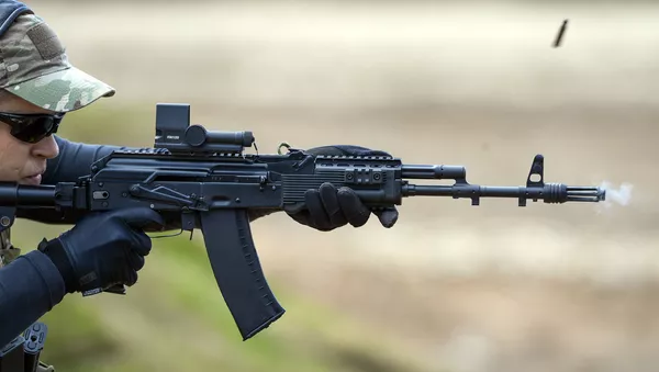Демонстрационная стрельба из автомата АК-74М на Международном военно-техническом форуме Армия-2015 - Sputnik 日本
