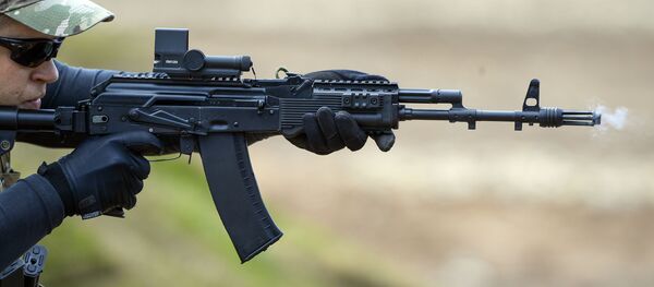 Демонстрационная стрельба из автомата АК-74М на Международном военно-техническом форуме Армия-2015 Демонстрационная стрельба из автомата АК-74М на Международном военно-техническом форуме Армия-2015 - Sputnik 日本