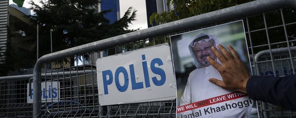 Retrato del periodista opositor saudí Jamal Khashoggi cerca del consulado saudí en Estambul Retrato del periodista opositor saudí Jamal Khashoggi cerca del consulado saudí en Estambul - Sputnik 日本