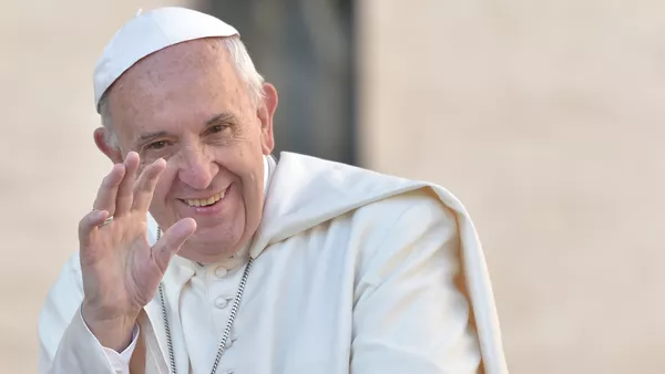 Pope Francis waves to the crowd as he arrives for his weekly general audience at St Peter's square in Vatican - Sputnik 日本