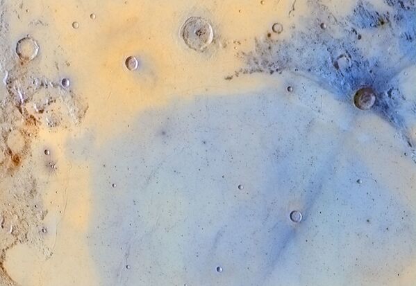 写真家のJordi Delpeix Borrell氏による作品『Inverted Colours of the Boundary between Mare Serenitatis and Mare Tranquillitatis （「晴れの海」と「静かの海」の境界の反転色画像）』 - Sputnik 日本