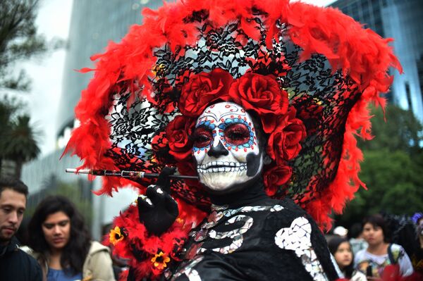 死者の日のパレードに参加した女性、メキシコ - Sputnik 日本