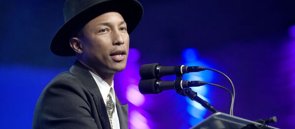 Американский музыкальный исполнитель Фаррелл Уильямс Американский музыкальный исполнитель Фаррелл Уильямс - Sputnik 日本