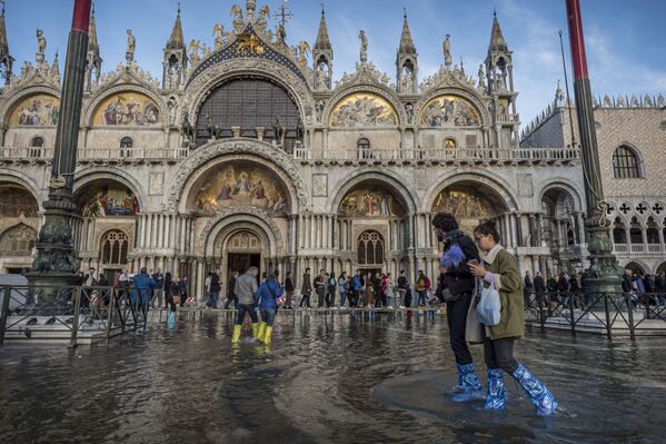 洪水に見舞われたヴェネツィアのサン・マルコ広場 - Sputnik 日本