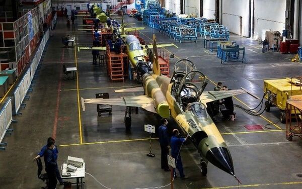 イランの国産戦闘機「コウサル」 - Sputnik 日本