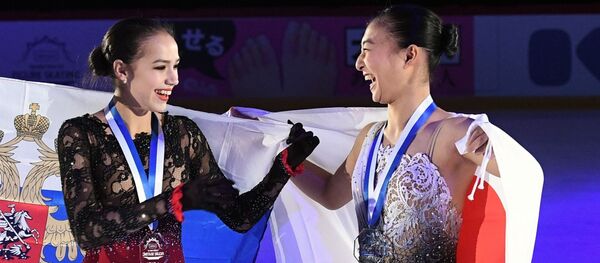 Призеры соревнований в женском одиночном катании на 3-м этапе Гран-при по фигурному катанию в Хельсинки Призеры соревнований в женском одиночном катании на 3-м этапе Гран-при по фигурному катанию в Хельсинки - Sputnik 日本