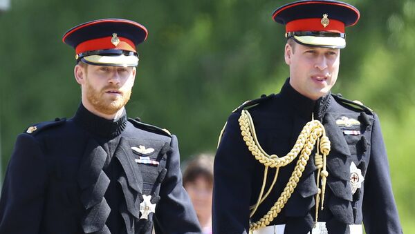 Britain's Prince Harry, left, and best man Prince William arrive for the wedding ceremony at St. George's Chapel in Windsor Castle in Windsor, near London, England, Saturday, May 19, 2018. - Sputnik 日本