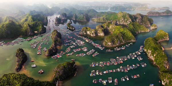写真家のPhát Đào Tấn氏による作品『Cát Bà Island's Floating Fishing Village』 - Sputnik 日本