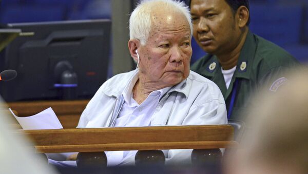 Бывший лидер режима Красных кхмеров Кхиеу Сампхан на суде - Sputnik 日本