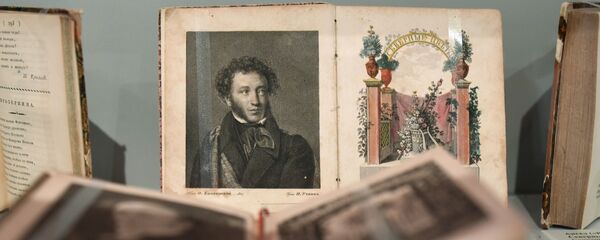 Альманах Дельвига Северные цветы на 1827 год в государственном музее А.С. Пушкина в Москве Альманах Дельвига Северные цветы на 1827 год в государственном музее А.С. Пушкина в Москве - Sputnik 日本