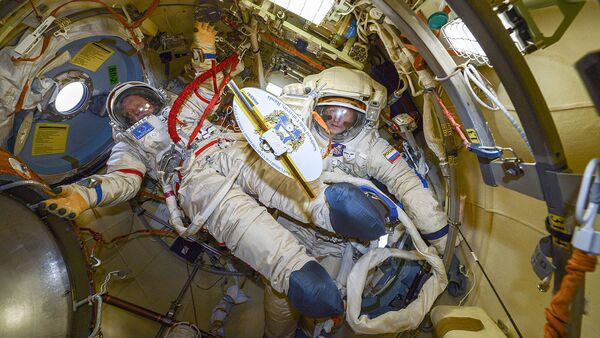 ＮＡＳＡ宇宙飛行士　宇宙飛行後に歩行トレーニングする姿を公開 - Sputnik 日本