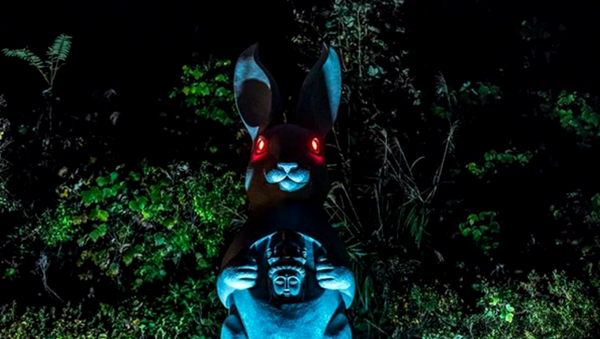 目が赤く光る巨大ウサギ観音　佐渡島の「マーライオン」なるか？ - Sputnik 日本