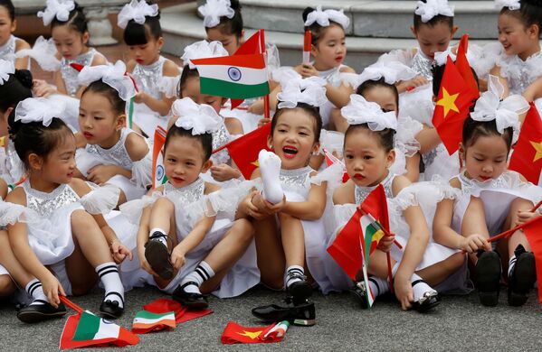 ハノイを訪問したインドのコビンド大統領を歓迎するベトナムの子供たち - Sputnik 日本
